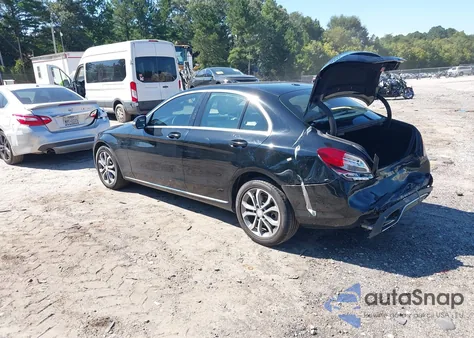 2015 Mercedes-Benz C 300 4Matic z USA, uszkodzony, nr VIN 55SWF4KBXFU022045